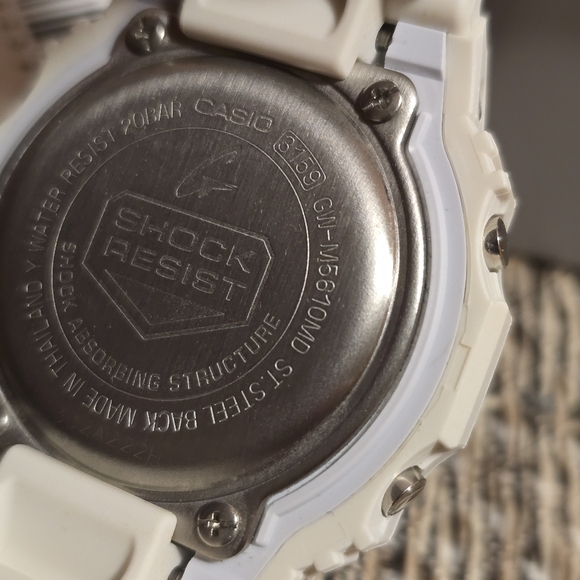 Near Mint! White Casio G-Shock GW-M5610MD-7 . Multi Band 6 Solar - Picture 9 of 13